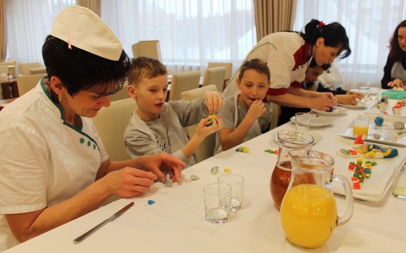Děti z dětského domova v Písku strávily kreativní odpoledne v českobudějovickém Clarionu